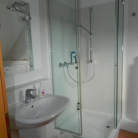 Δωμάτια σε οικογενειακή κατοικία Messeapartment, Messezimmer *